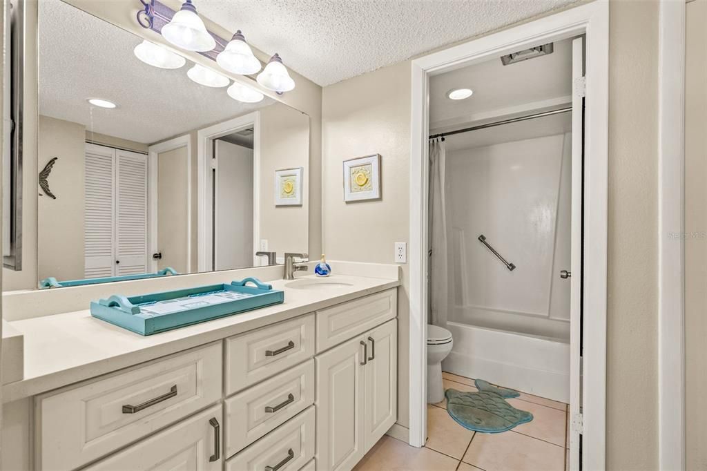 For Sale: $329,900 (2 beds, 2 baths, 1175 Square Feet)
