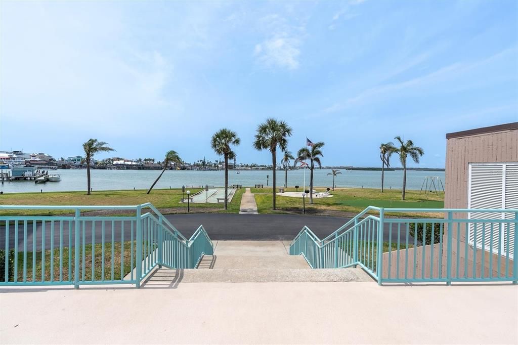 For Sale: $329,900 (2 beds, 2 baths, 1175 Square Feet)