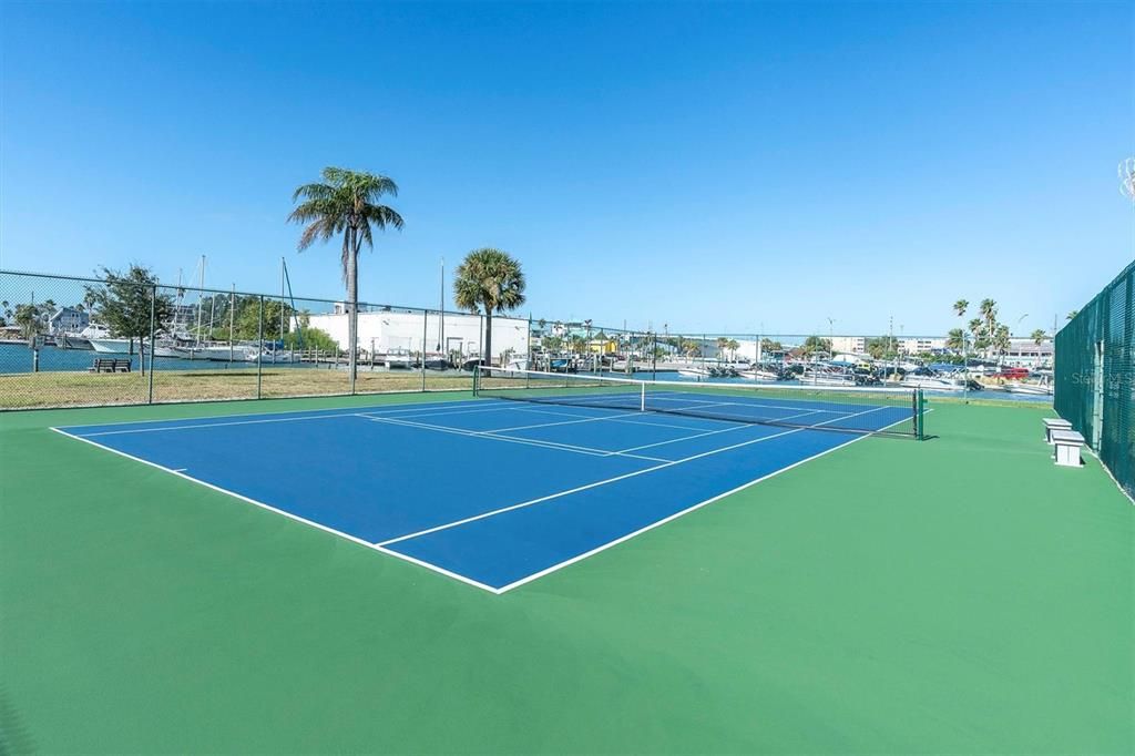 For Sale: $329,900 (2 beds, 2 baths, 1175 Square Feet)