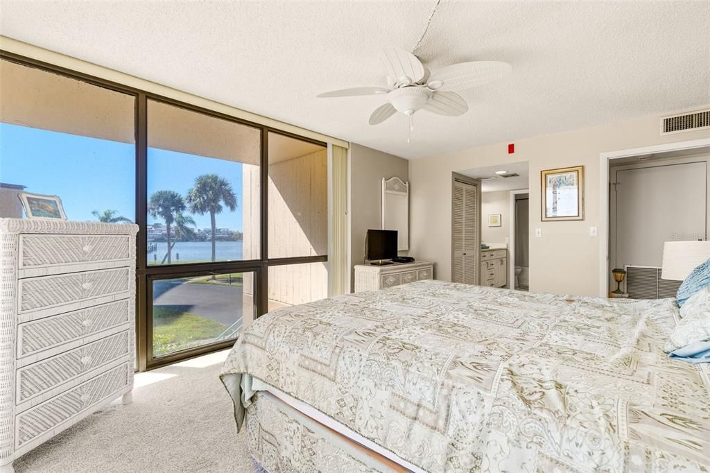 For Sale: $329,900 (2 beds, 2 baths, 1175 Square Feet)