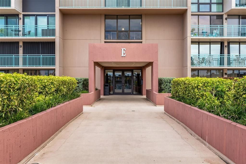 For Sale: $329,900 (2 beds, 2 baths, 1175 Square Feet)
