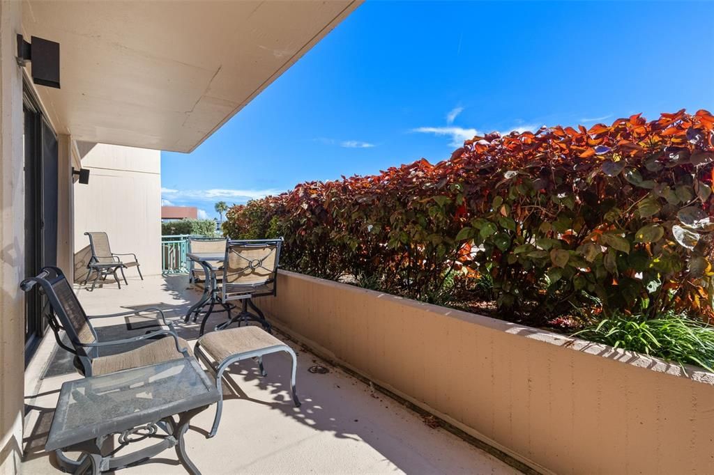For Sale: $329,900 (2 beds, 2 baths, 1175 Square Feet)