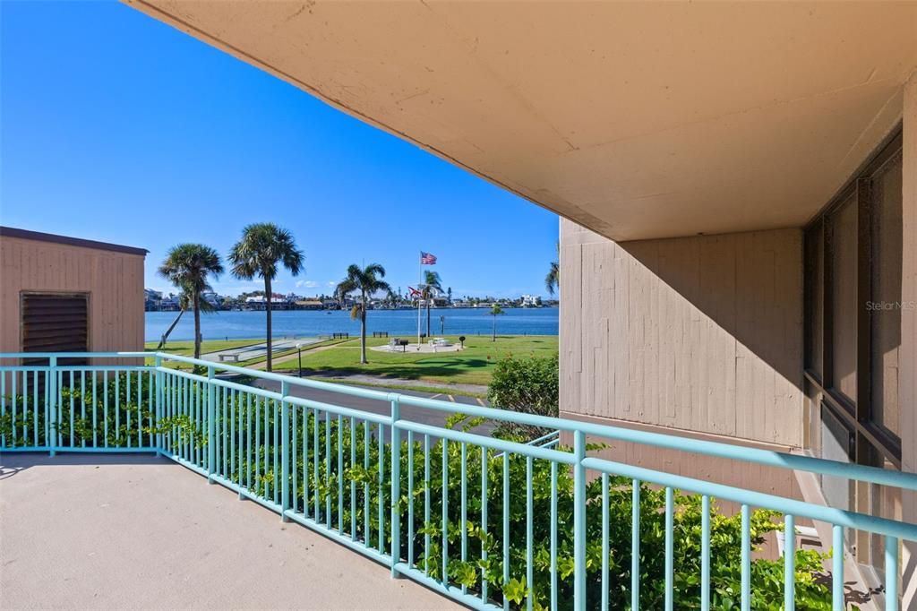 For Sale: $329,900 (2 beds, 2 baths, 1175 Square Feet)