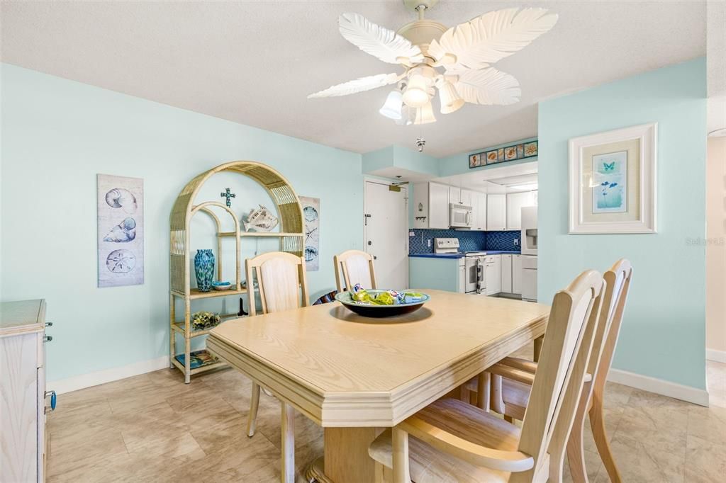 For Sale: $329,900 (2 beds, 2 baths, 1175 Square Feet)