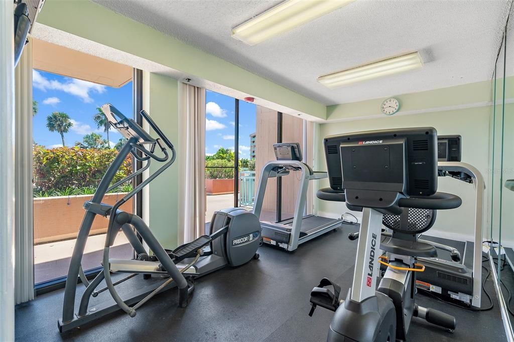 For Sale: $329,900 (2 beds, 2 baths, 1175 Square Feet)