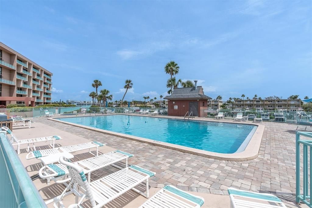 For Sale: $329,900 (2 beds, 2 baths, 1175 Square Feet)