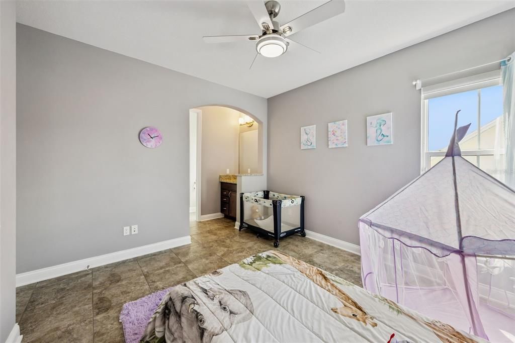 En Venta: $1,599,900 (5 camas, 4 baños, 4437 Pies cuadrados)