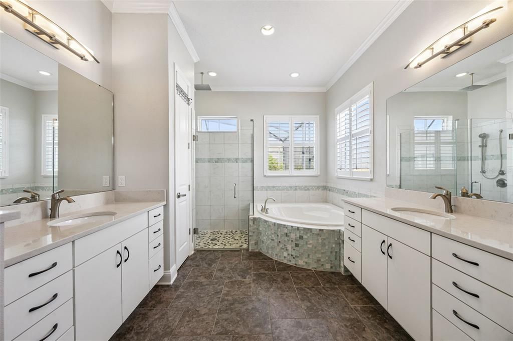 En Venta: $1,599,900 (5 camas, 4 baños, 4437 Pies cuadrados)
