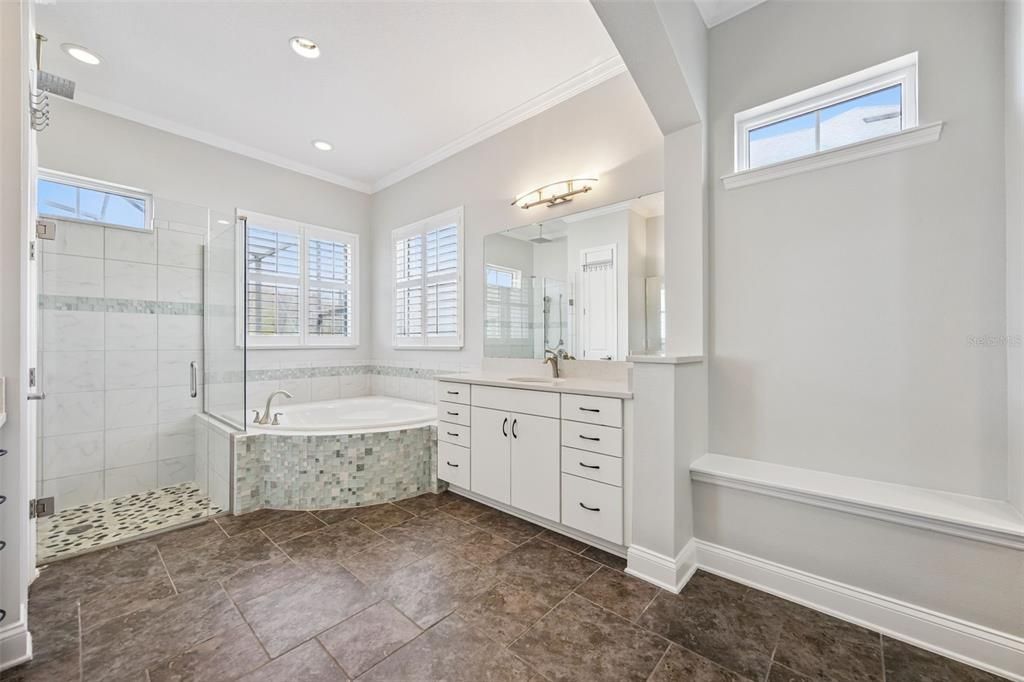 En Venta: $1,599,900 (5 camas, 4 baños, 4437 Pies cuadrados)