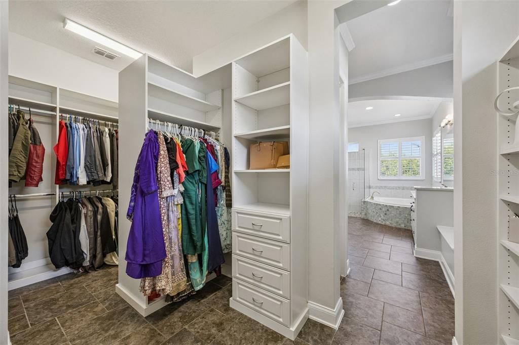 En Venta: $1,599,900 (5 camas, 4 baños, 4437 Pies cuadrados)