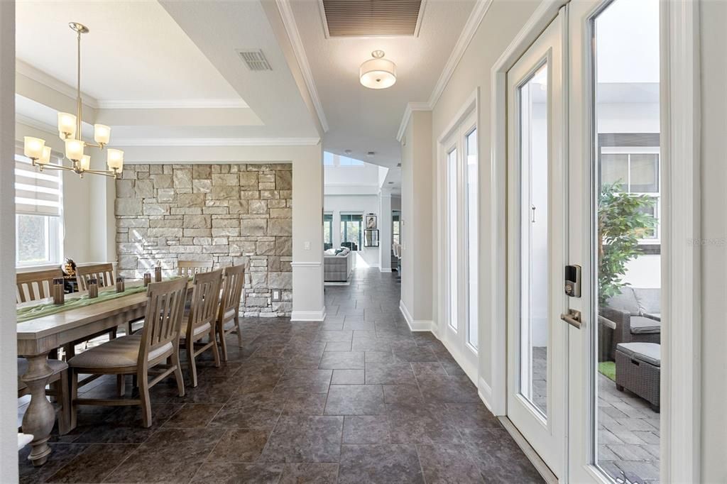 En Venta: $1,599,900 (5 camas, 4 baños, 4437 Pies cuadrados)