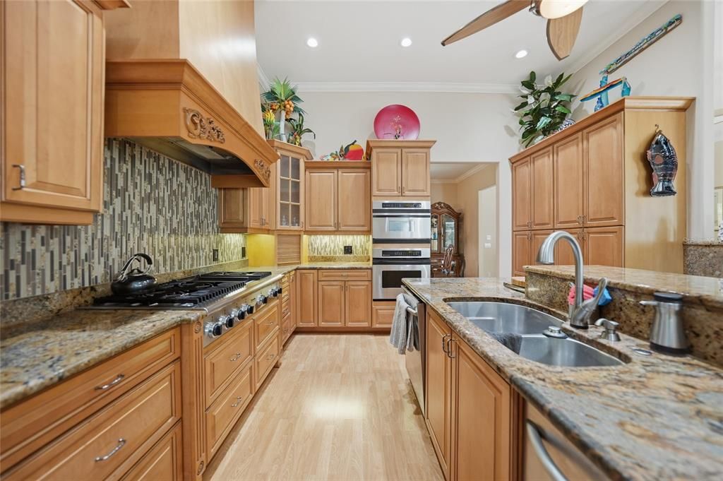 En Venta: $749,000 (3 camas, 2 baños, 2487 Pies cuadrados)