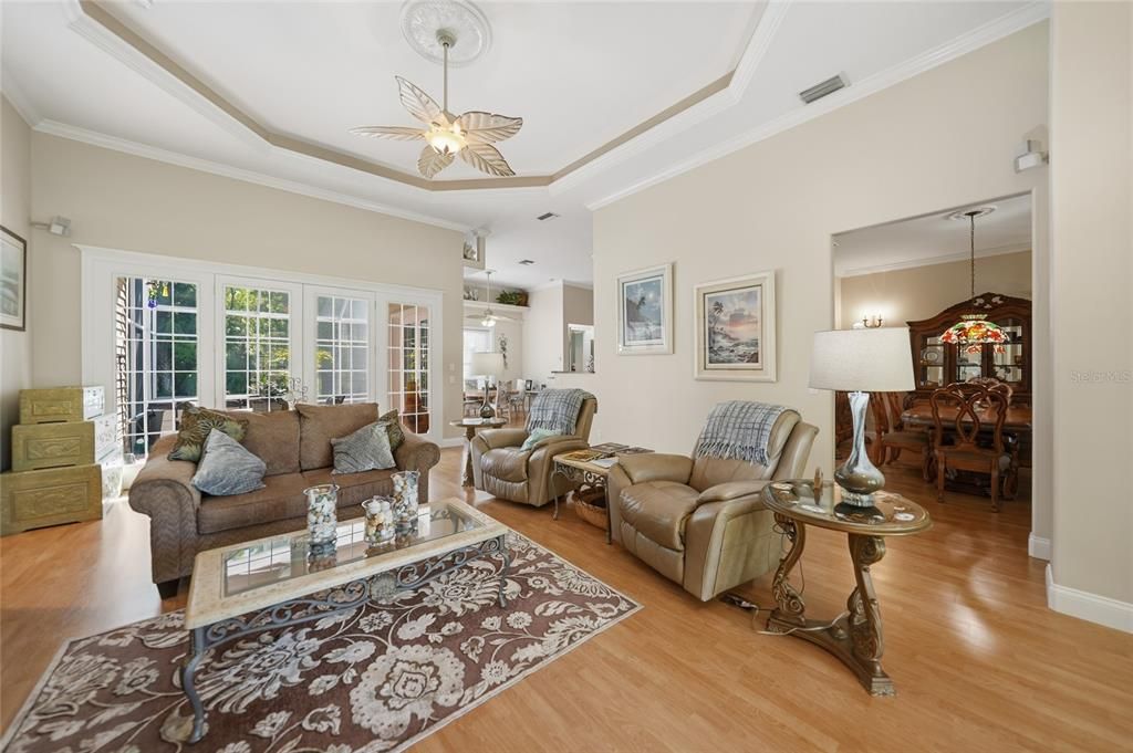 En Venta: $749,000 (3 camas, 2 baños, 2487 Pies cuadrados)