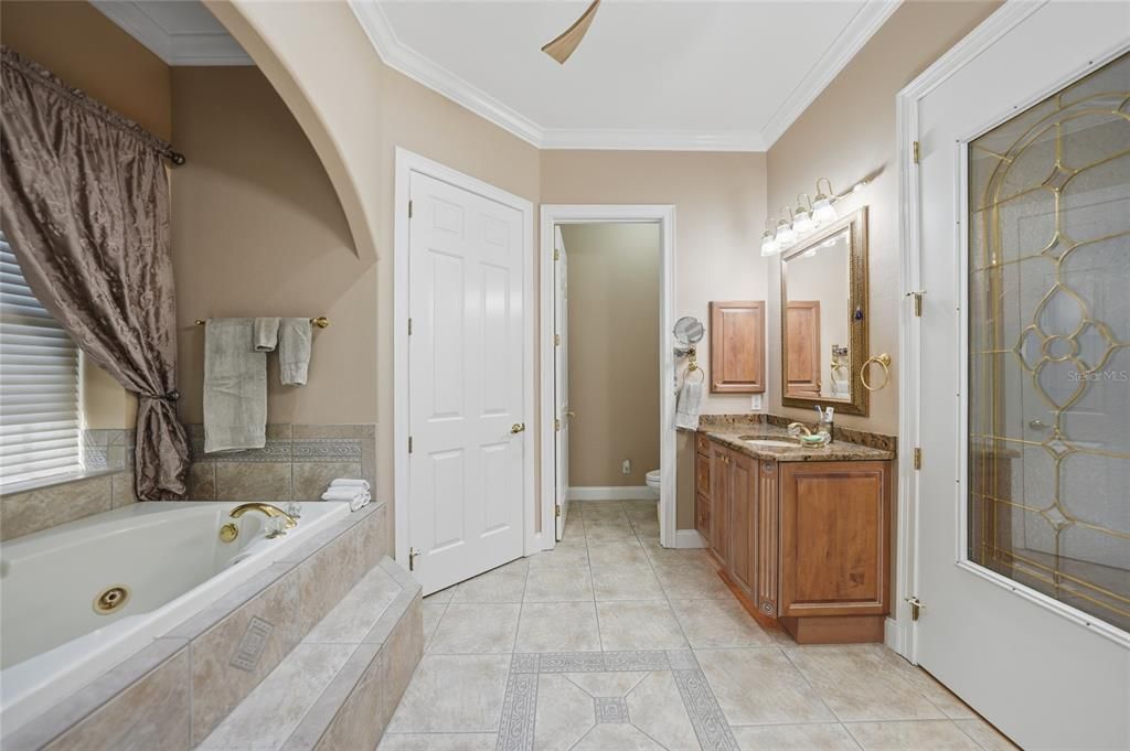 En Venta: $749,000 (3 camas, 2 baños, 2487 Pies cuadrados)