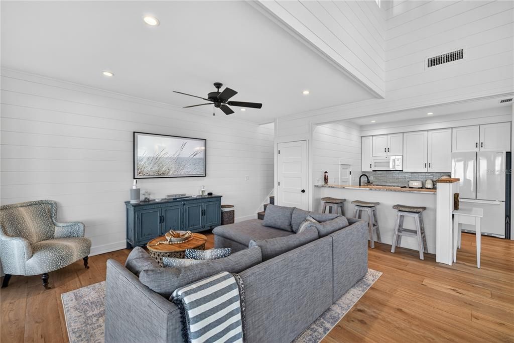 На продажу: $1,124,900 (2 спален, 2 ванн, 1366 Квадратных фут)