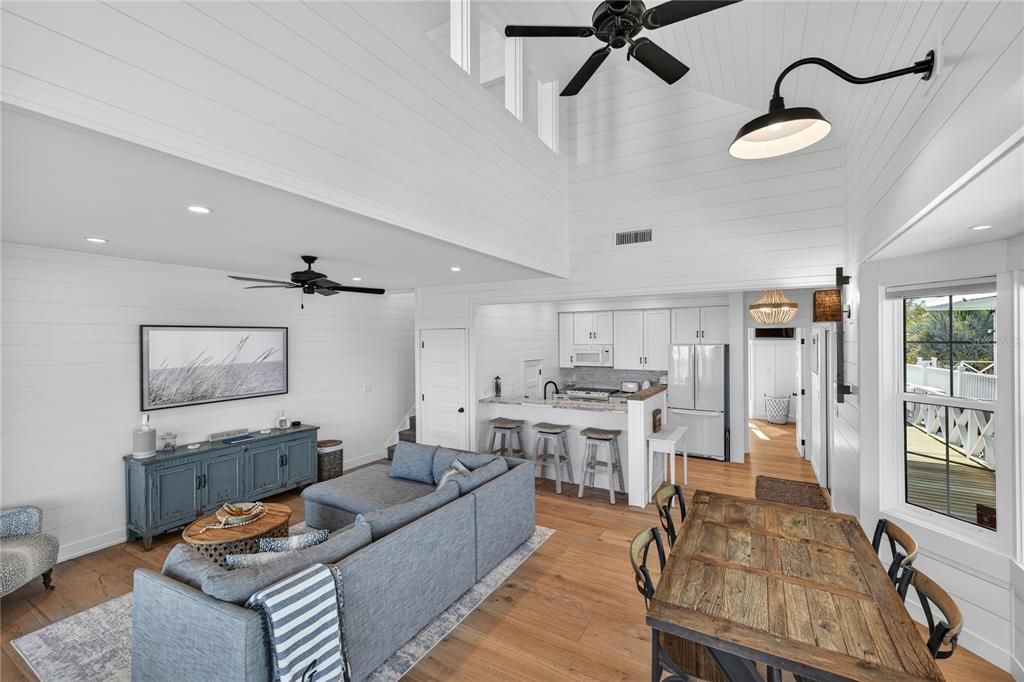 На продажу: $1,124,900 (2 спален, 2 ванн, 1366 Квадратных фут)