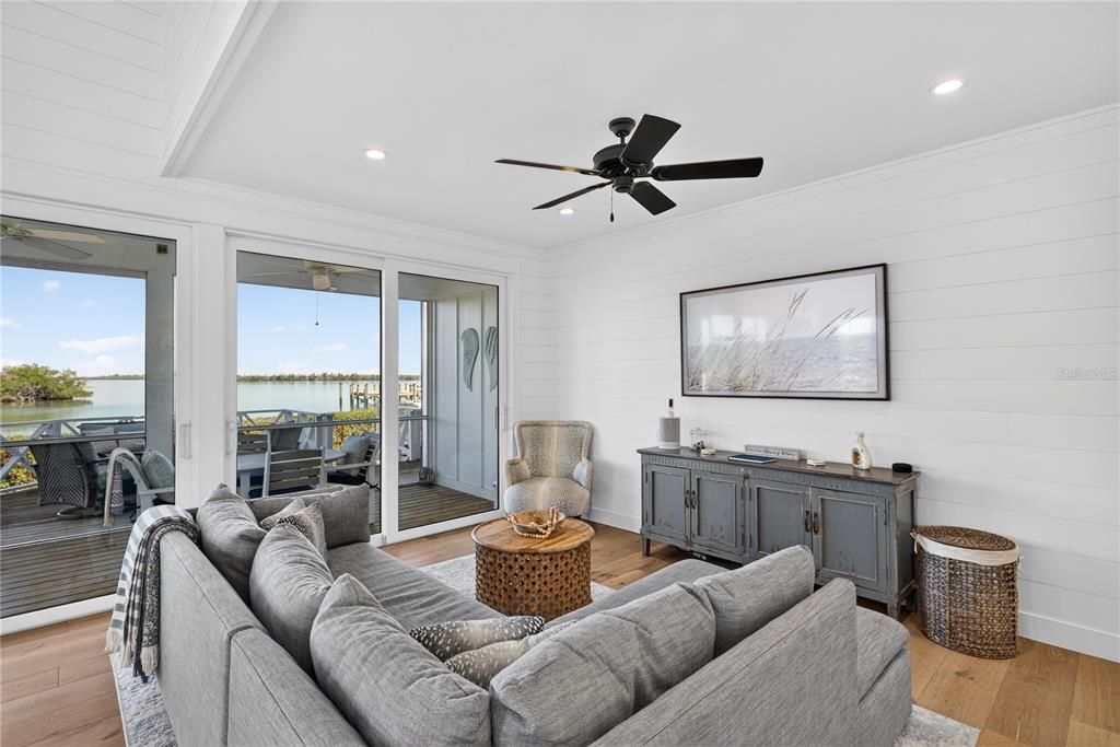 На продажу: $1,124,900 (2 спален, 2 ванн, 1366 Квадратных фут)