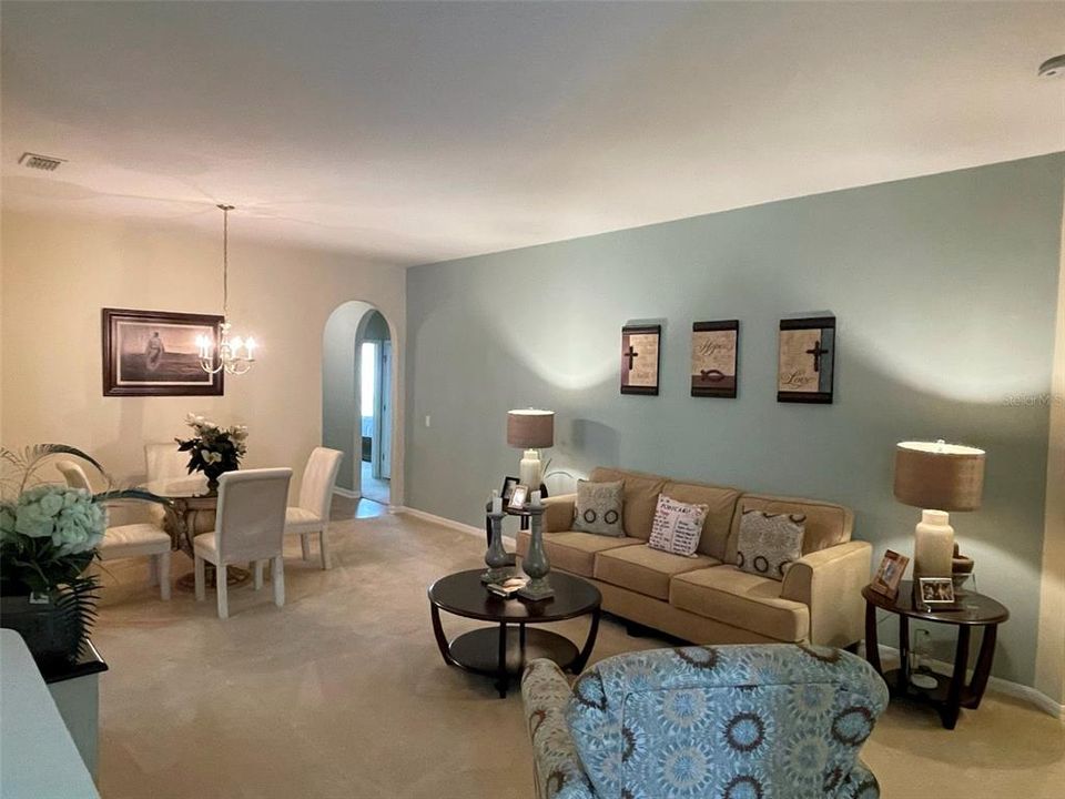 For Sale: $299,950 (4 beds, 2 baths, 1869 Square Feet)