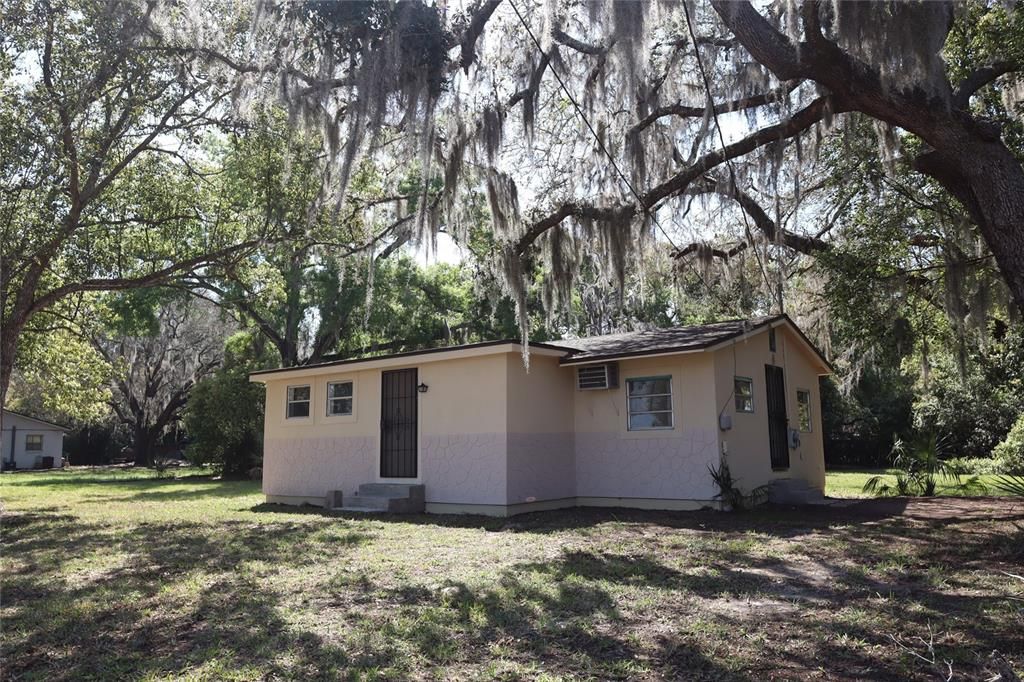 待售: $185,000 (1 贝兹, 1 浴室, 801 平方英尺)