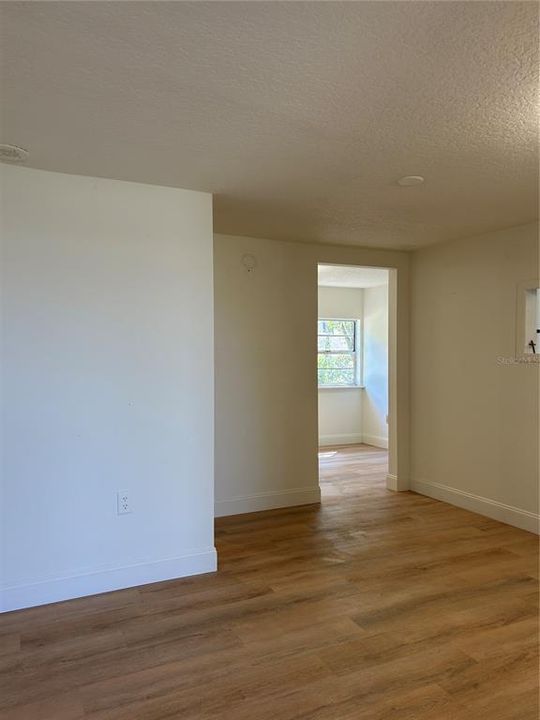 待售: $185,000 (1 贝兹, 1 浴室, 801 平方英尺)