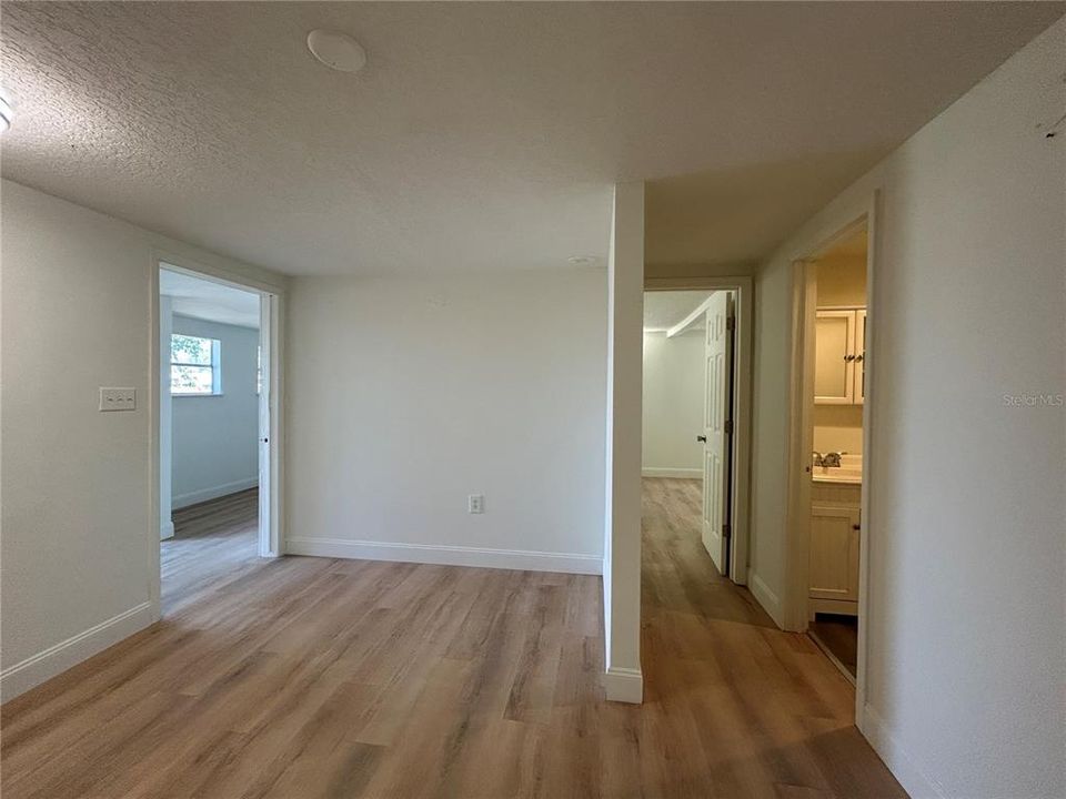 待售: $185,000 (1 贝兹, 1 浴室, 801 平方英尺)