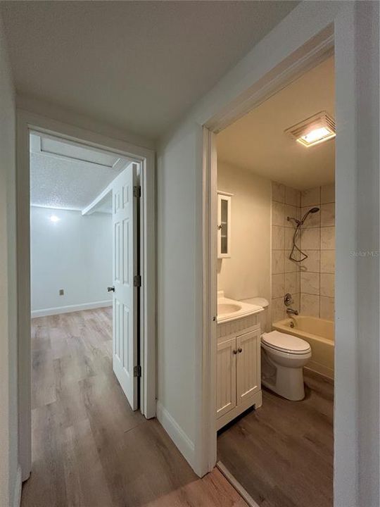 待售: $185,000 (1 贝兹, 1 浴室, 801 平方英尺)