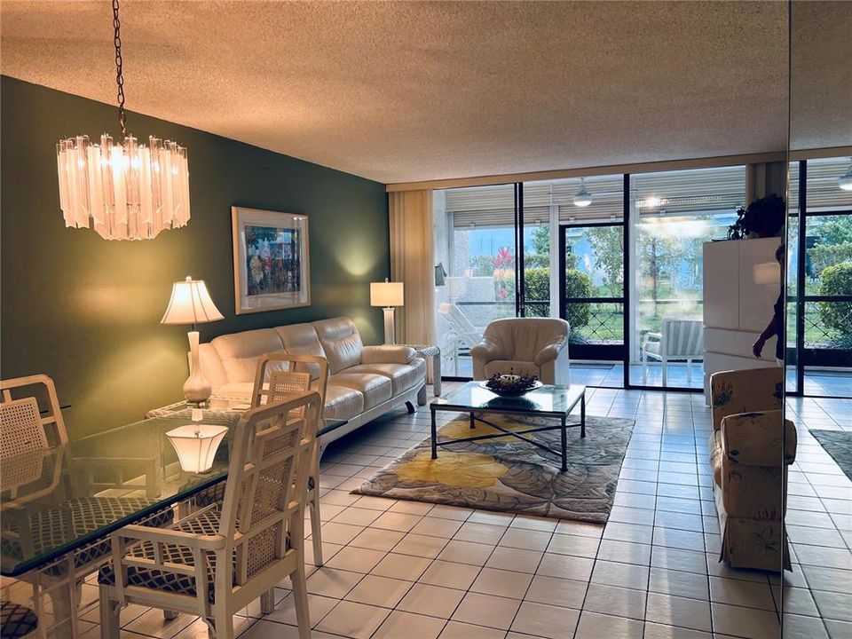 For Rent: $2,400 (2 beds, 2 baths, 1005 Square Feet)