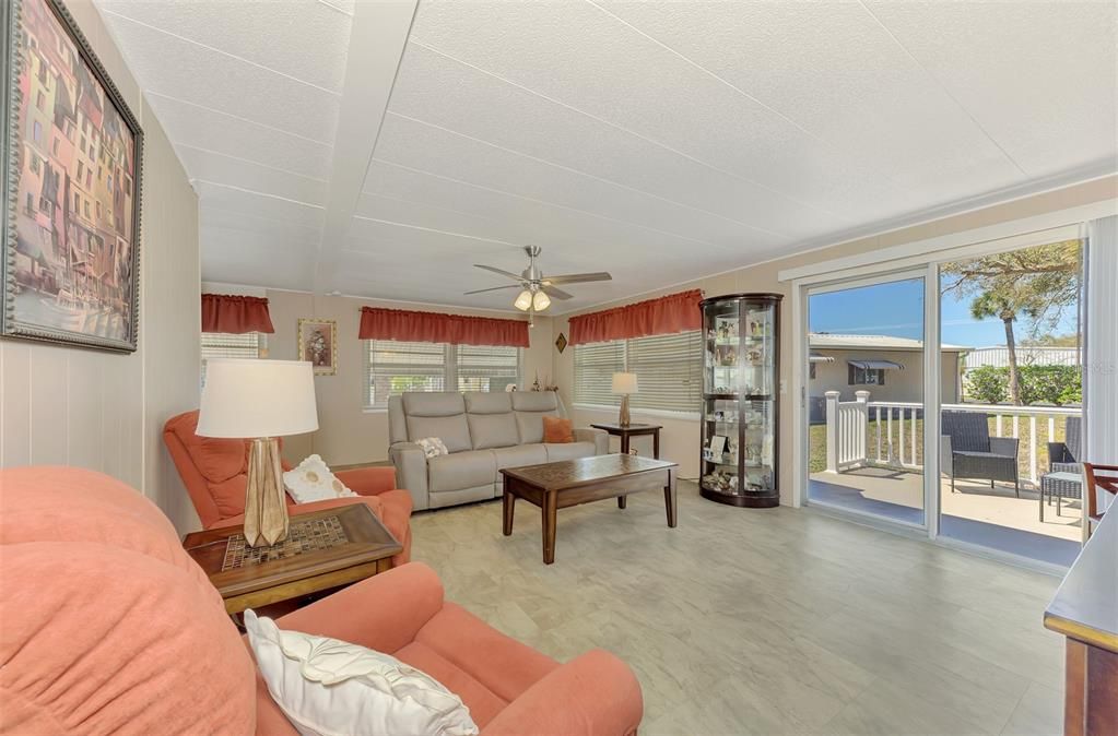 На продажу: $189,000 (4 спален, 2 ванн, 1344 Квадратных фут)