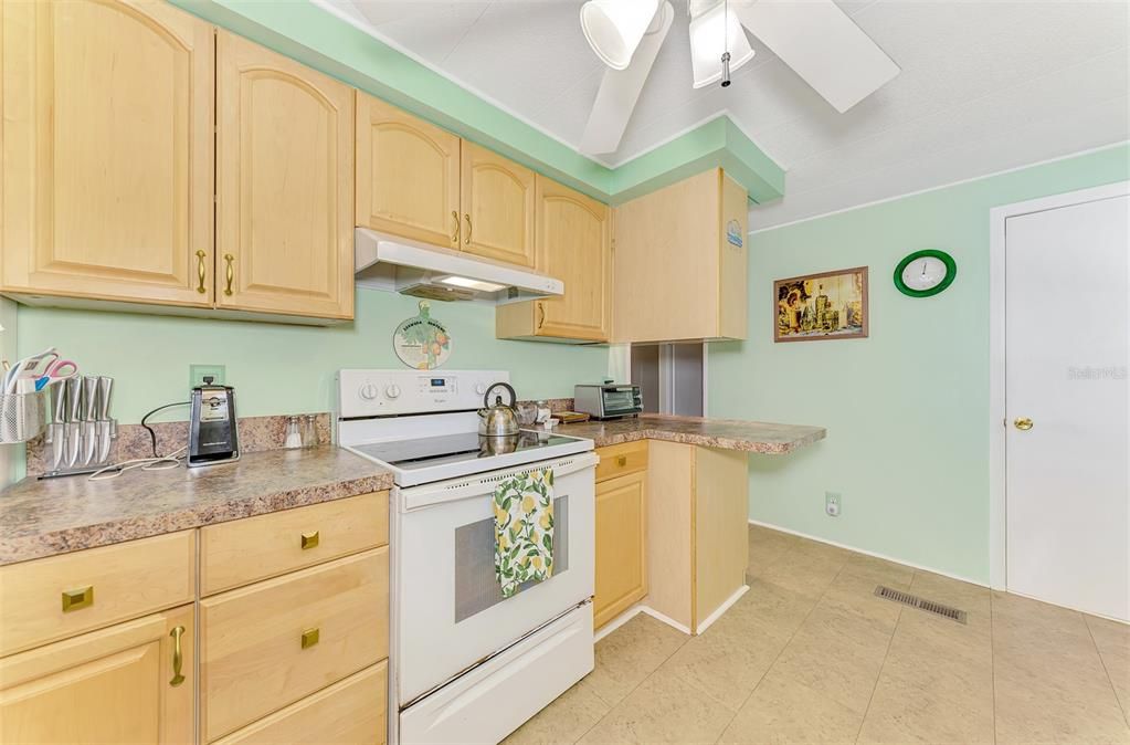 На продажу: $189,000 (4 спален, 2 ванн, 1344 Квадратных фут)