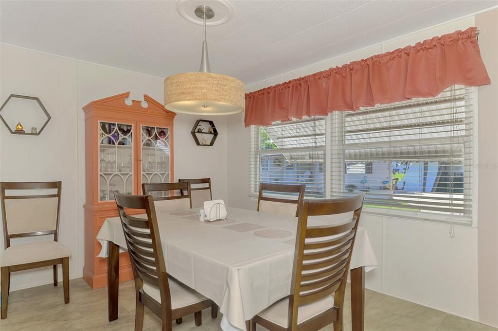 На продажу: $189,000 (4 спален, 2 ванн, 1344 Квадратных фут)