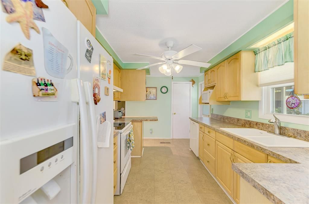 На продажу: $189,000 (4 спален, 2 ванн, 1344 Квадратных фут)