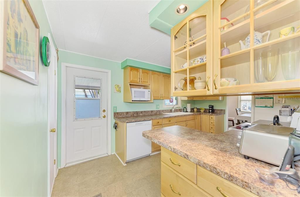 На продажу: $189,000 (4 спален, 2 ванн, 1344 Квадратных фут)