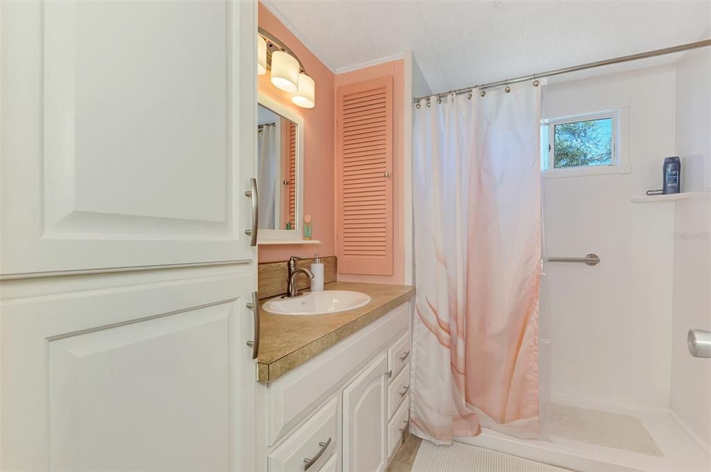 На продажу: $189,000 (4 спален, 2 ванн, 1344 Квадратных фут)