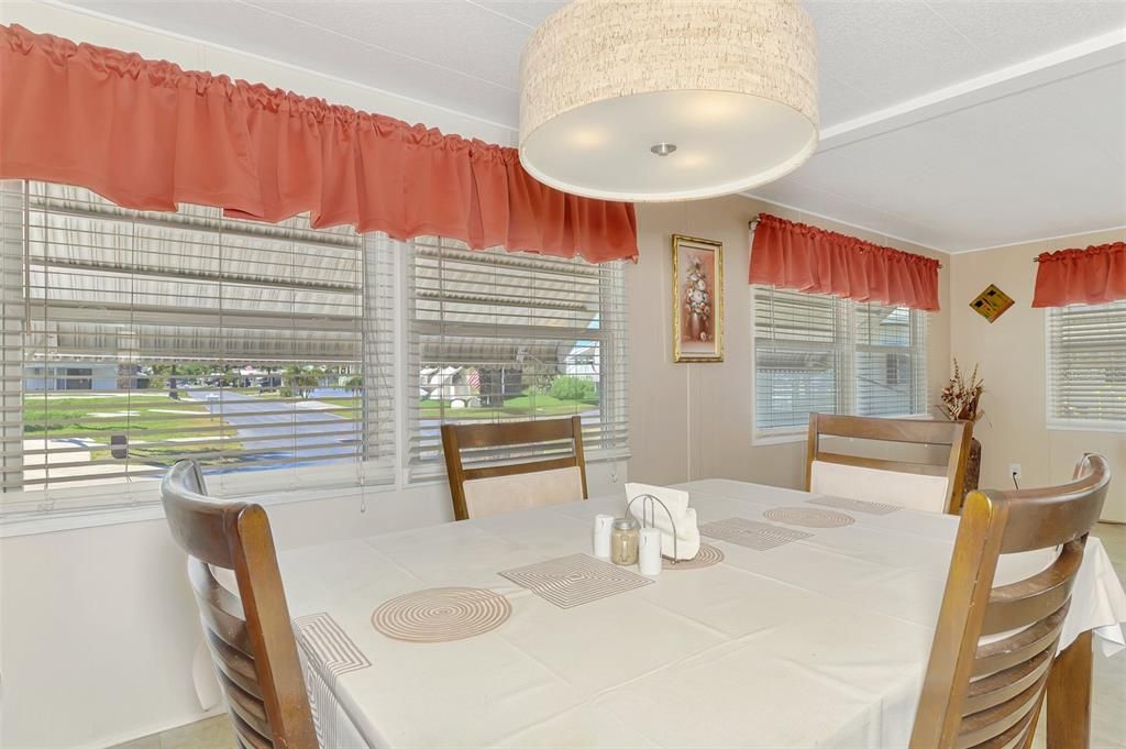 На продажу: $189,000 (4 спален, 2 ванн, 1344 Квадратных фут)