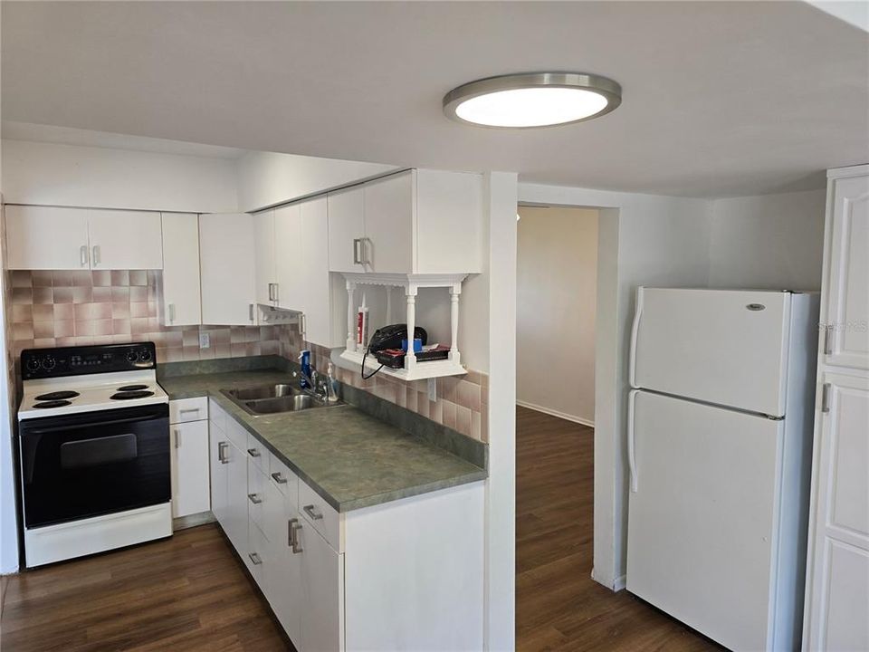 Active With Contract: $99,000 (1 beds, 1 baths, 594 Square Feet)