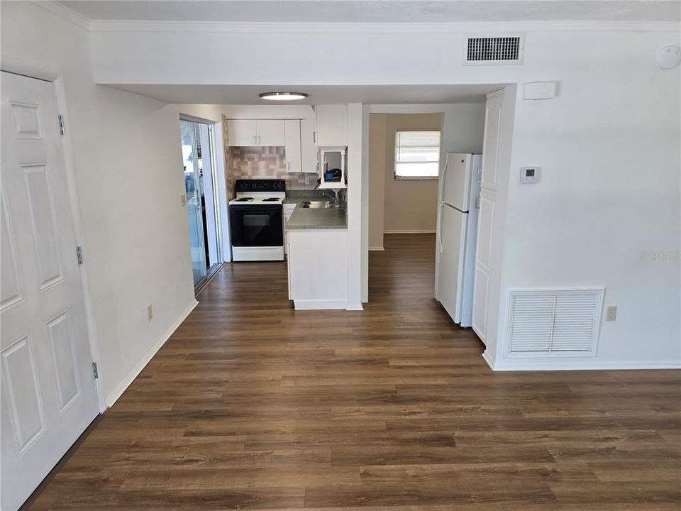 Active With Contract: $99,000 (1 beds, 1 baths, 594 Square Feet)