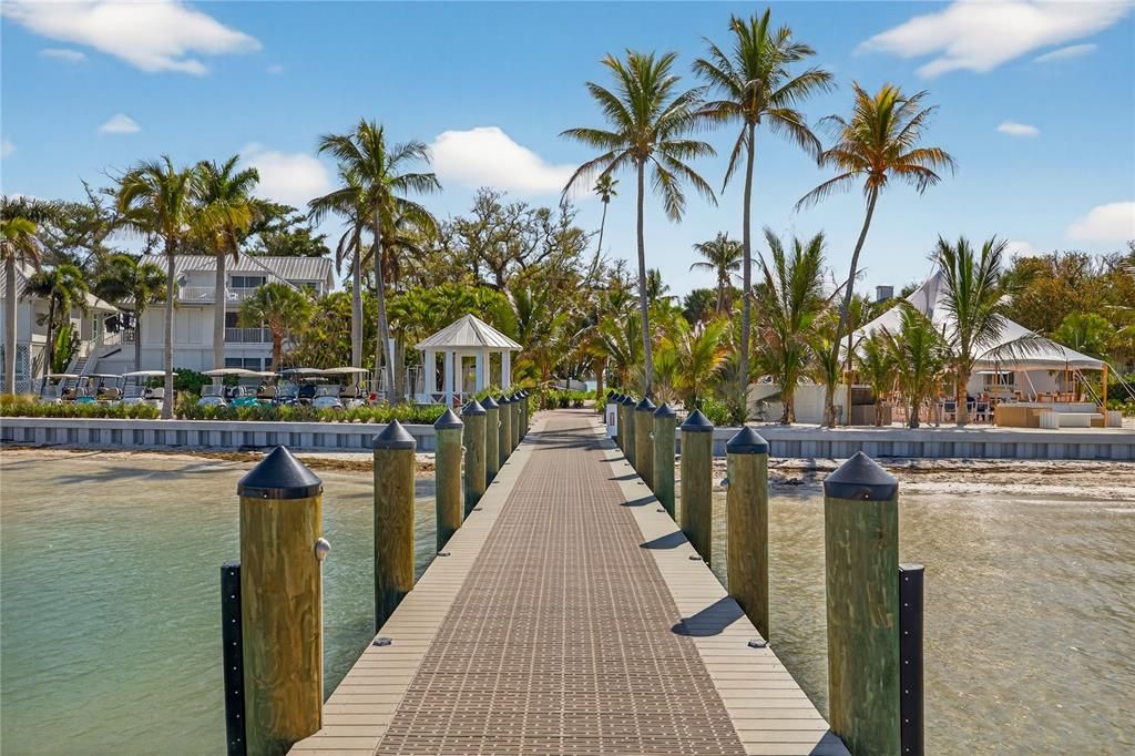 На продажу: $750,000 (0.49 acres)