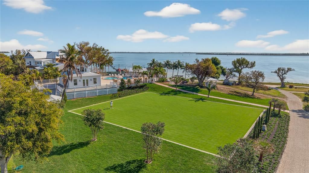 На продажу: $750,000 (0.49 acres)