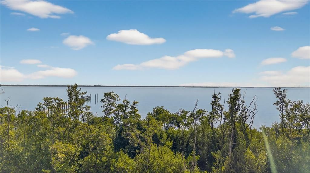 На продажу: $750,000 (0.49 acres)