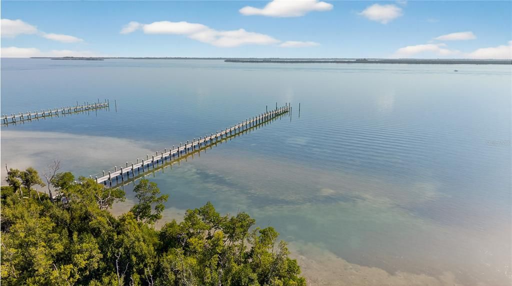 На продажу: $750,000 (0.49 acres)