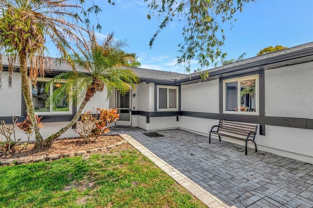 Activo con contrato: $475,000 (3 camas, 2 baños, 1570 Pies cuadrados)