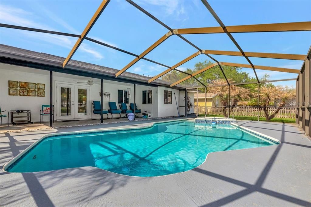 Activo con contrato: $475,000 (3 camas, 2 baños, 1570 Pies cuadrados)