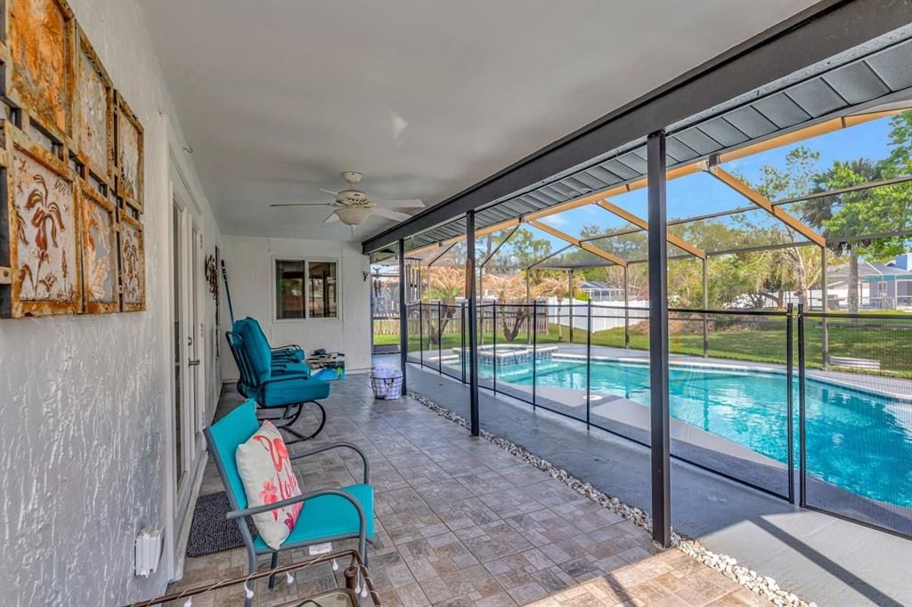 Activo con contrato: $475,000 (3 camas, 2 baños, 1570 Pies cuadrados)