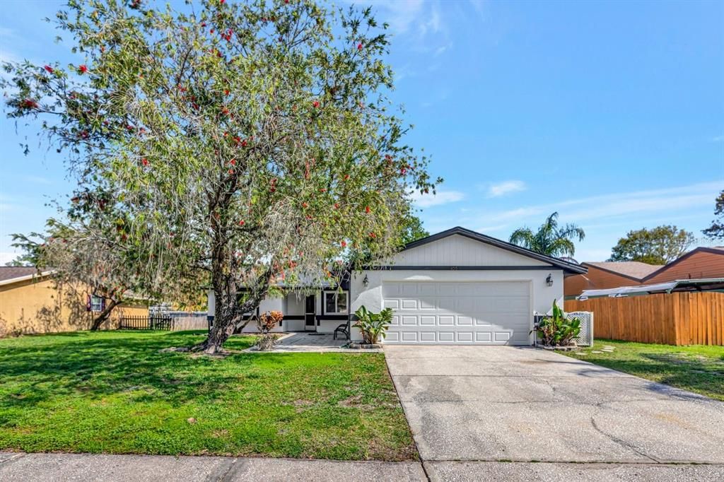 Activo con contrato: $475,000 (3 camas, 2 baños, 1570 Pies cuadrados)