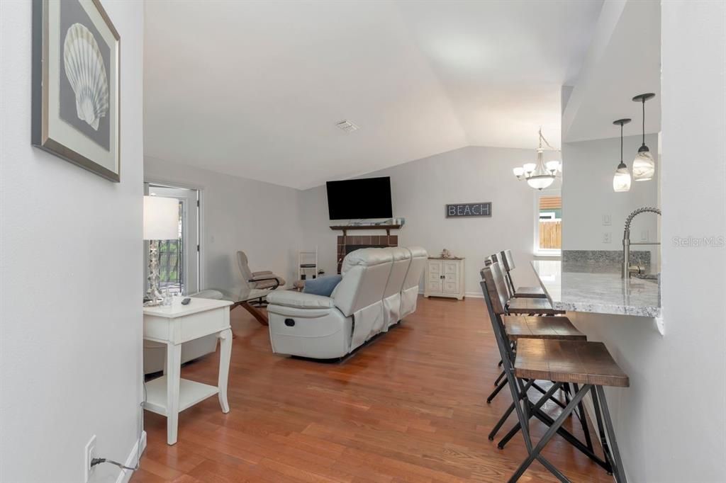Activo con contrato: $475,000 (3 camas, 2 baños, 1570 Pies cuadrados)