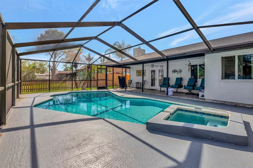 Activo con contrato: $475,000 (3 camas, 2 baños, 1570 Pies cuadrados)