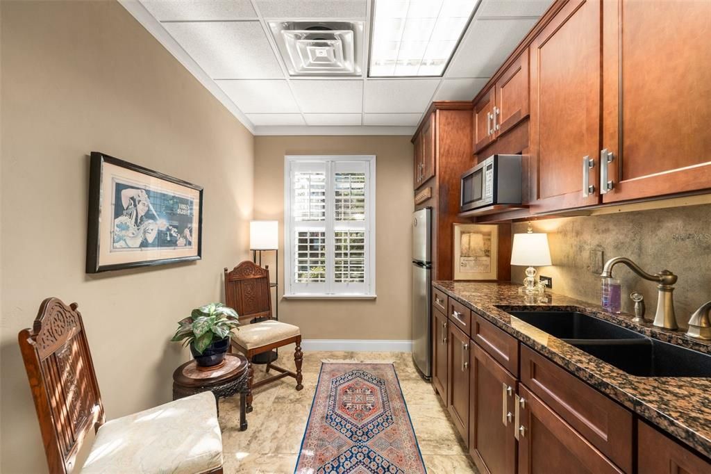 For Sale: $405,000 (0 beds, 0 baths, 1944 Square Feet)