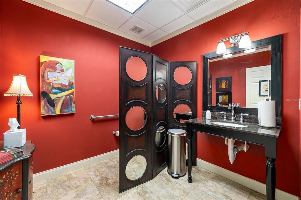 For Sale: $405,000 (0 beds, 0 baths, 1944 Square Feet)