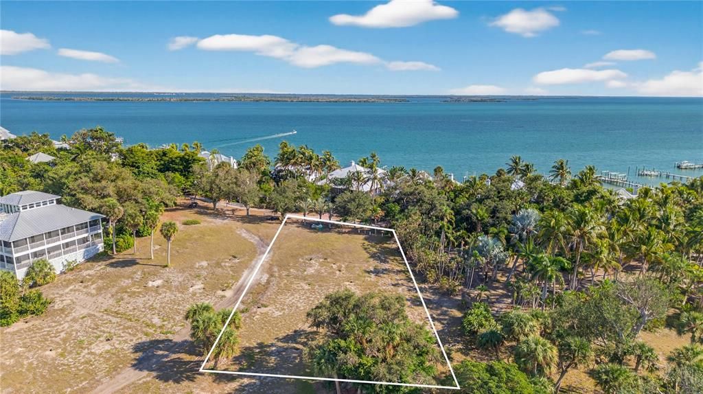 For Sale: $750,000 (0.28 acres)