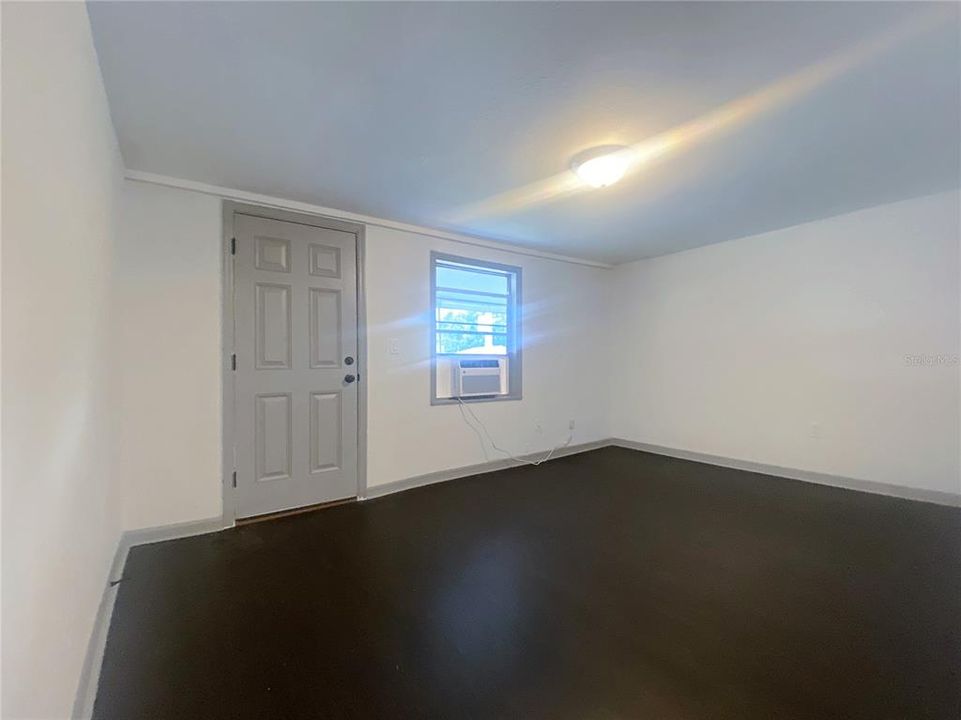 В аренду: $895 (2 спален, 1 ванн, 640 Квадратных фут)